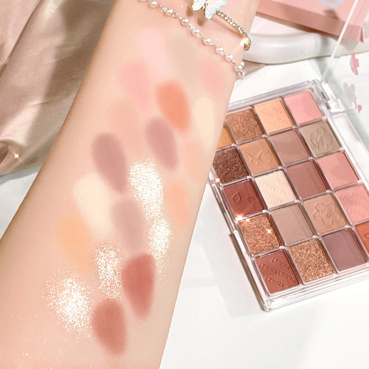 SG's Instagram 20 color Eyeshadow Palette